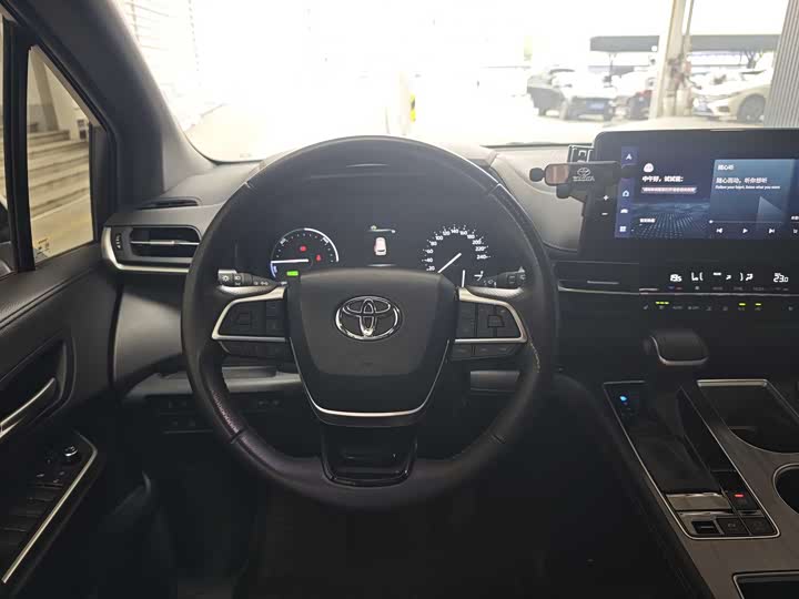 Фото 8 - Toyota Sienna