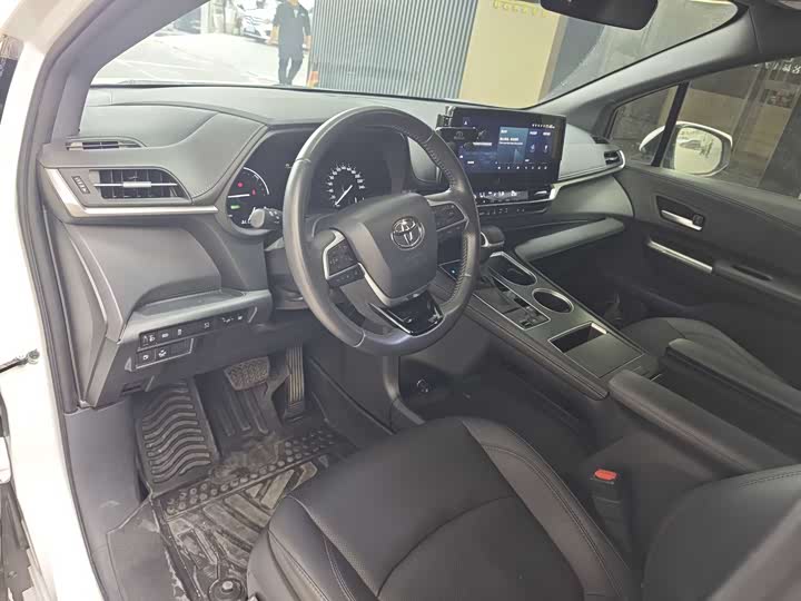 Фото 9 - Toyota Sienna