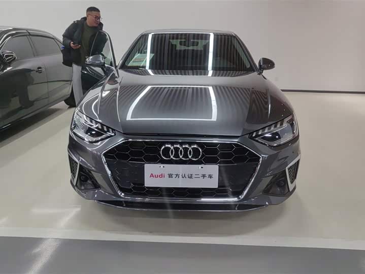 Фото 2 - Audi A4L