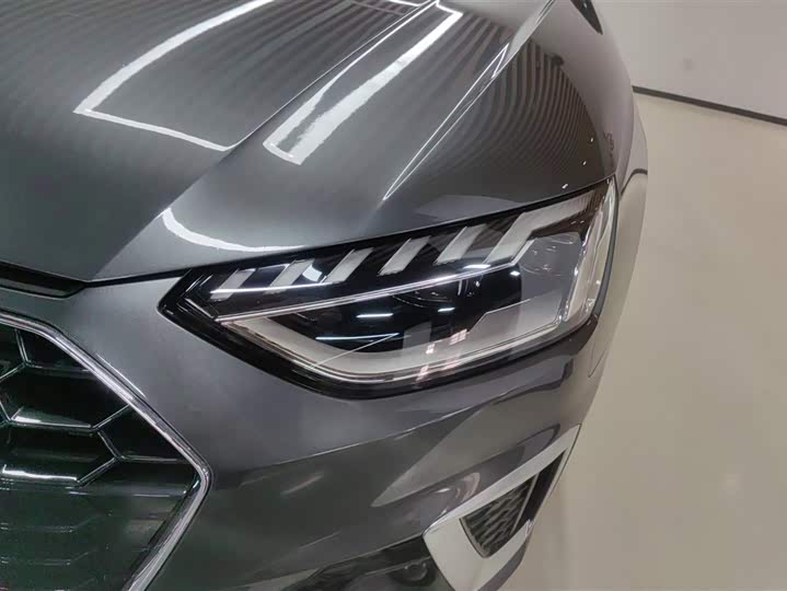 Фото 5 - Audi A4L