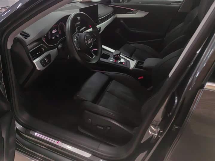 Фото 9 - Audi A4L