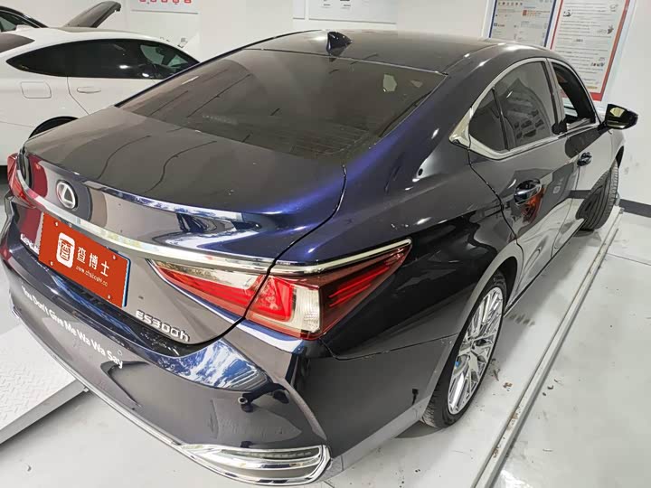Фото 2 - Lexus ES