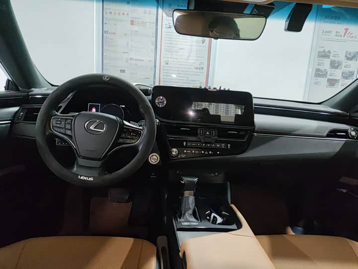 Фото 4 - Lexus ES