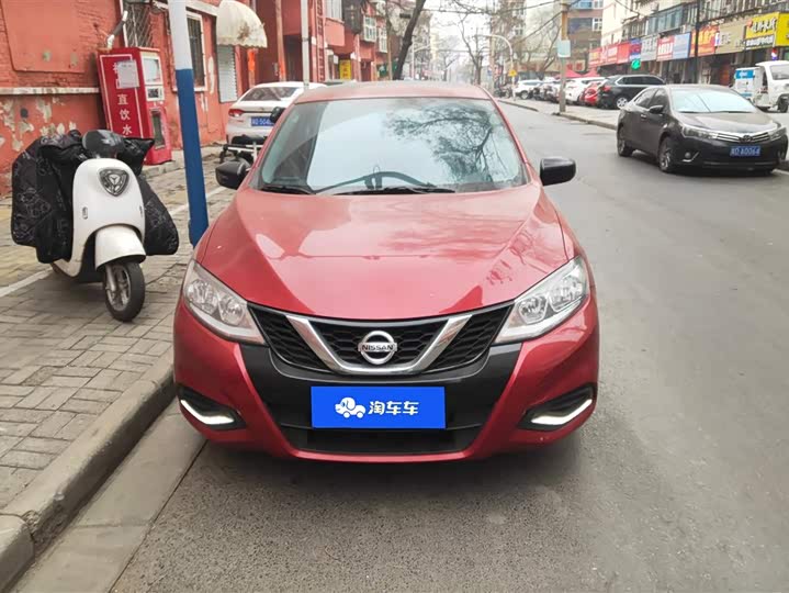 Фото 2 - Nissan Tiida