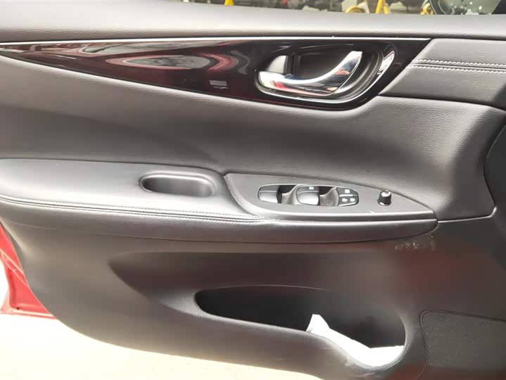 Фото 7 - Nissan Tiida