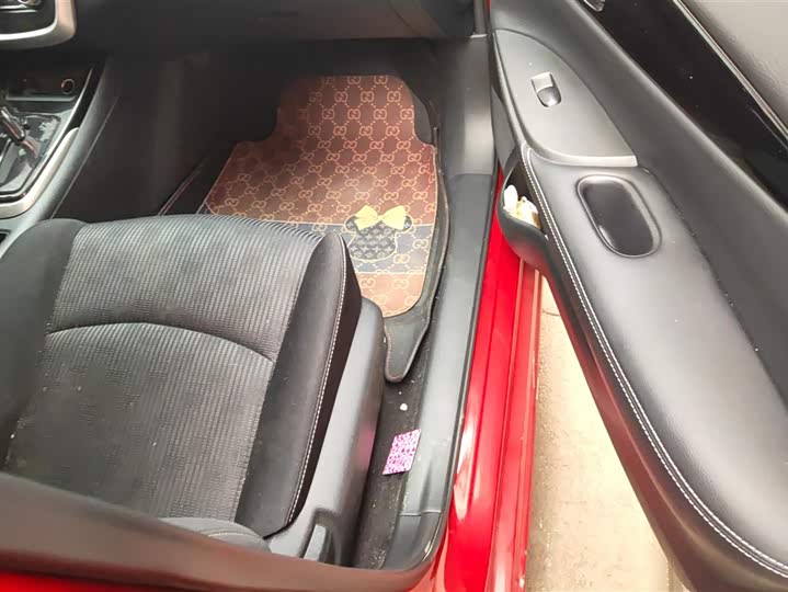 Фото 8 - Nissan Tiida