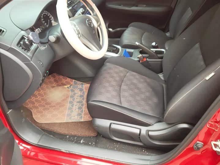 Фото 9 - Nissan Tiida