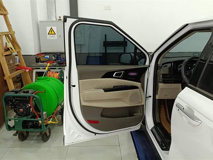 Фото 7 - Kia Carnival