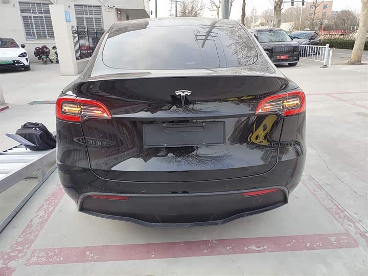 Фото 6 - Tesla Model Y