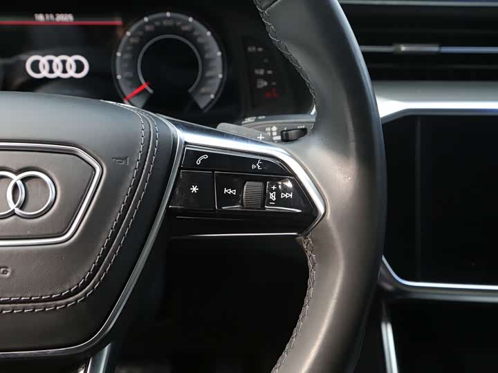Фото 7 - Audi A6L
