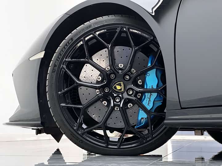 Фото 9 - Lamborghini Huracán