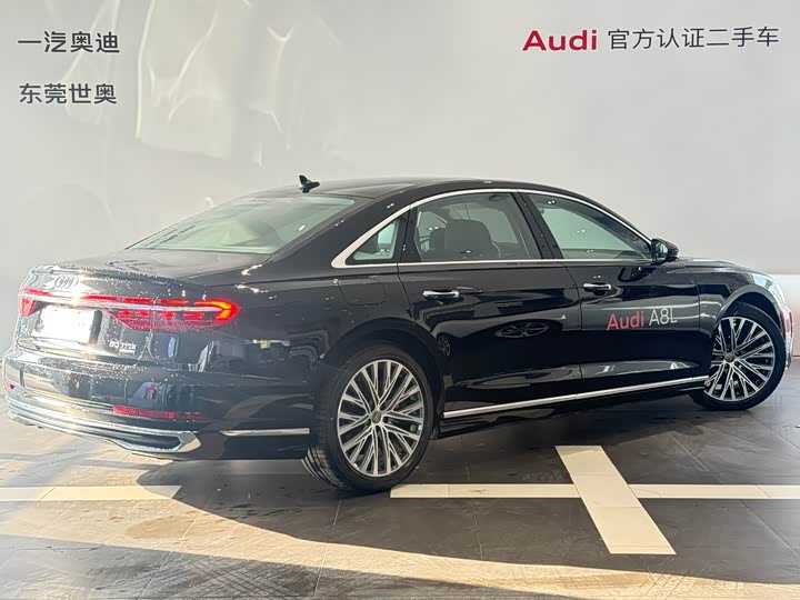 Фото 5 - Audi A8