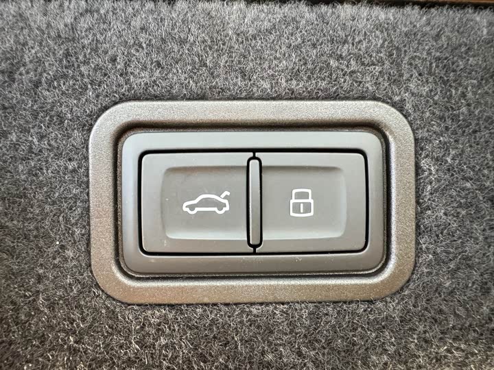 Фото 8 - Audi A8