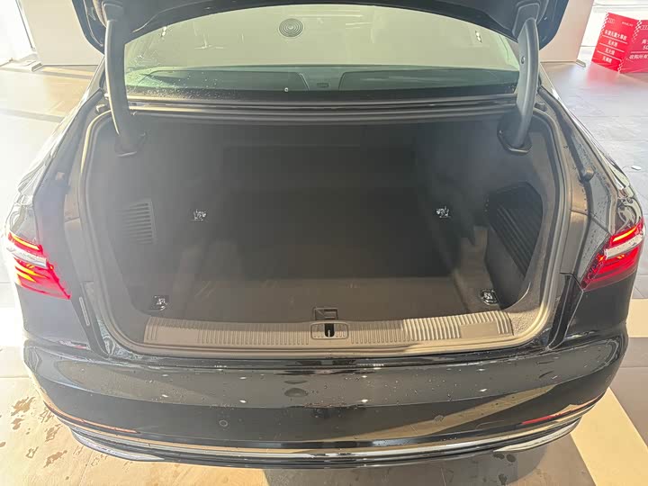 Фото 9 - Audi A8