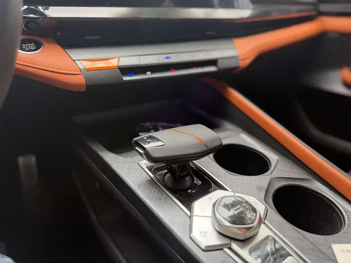 Фото 8 - Changan UNI-V