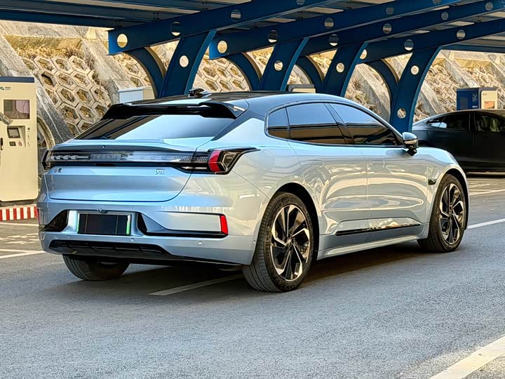 Фото 4 - Zeekr 001