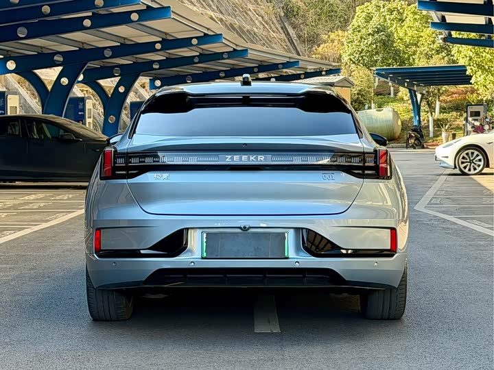 Фото 5 - Zeekr 001