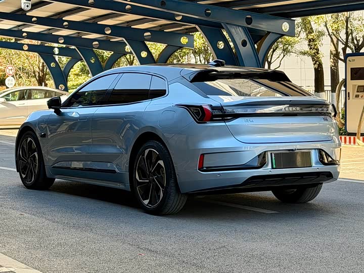 Фото 6 - Zeekr 001