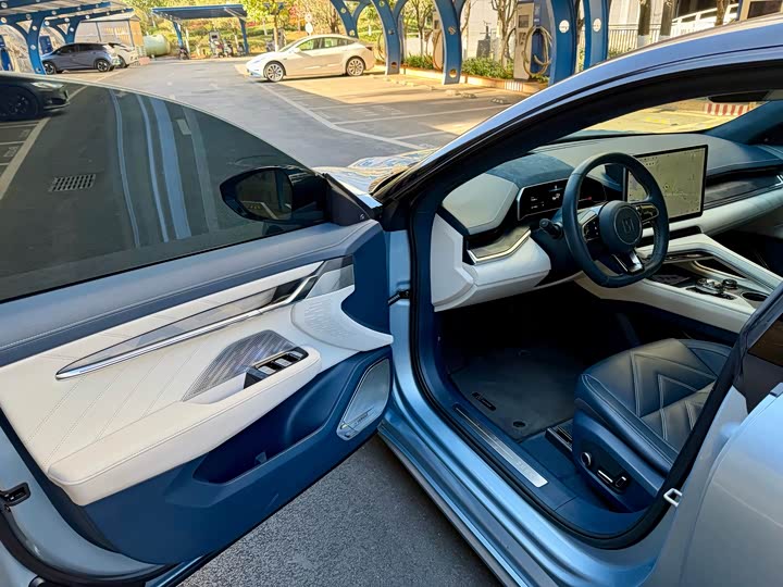 Фото 8 - Zeekr 001