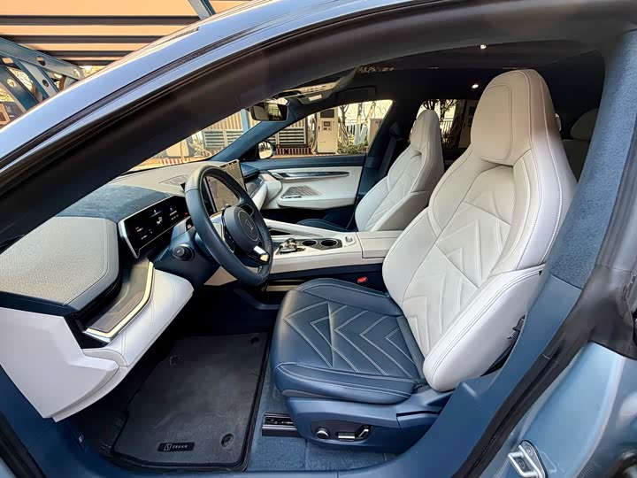 Фото 9 - Zeekr 001