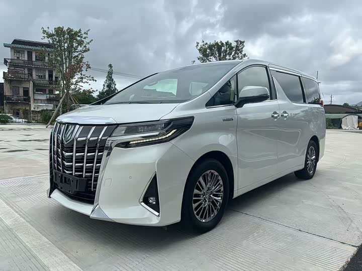 Фото 1 - Toyota Alphard