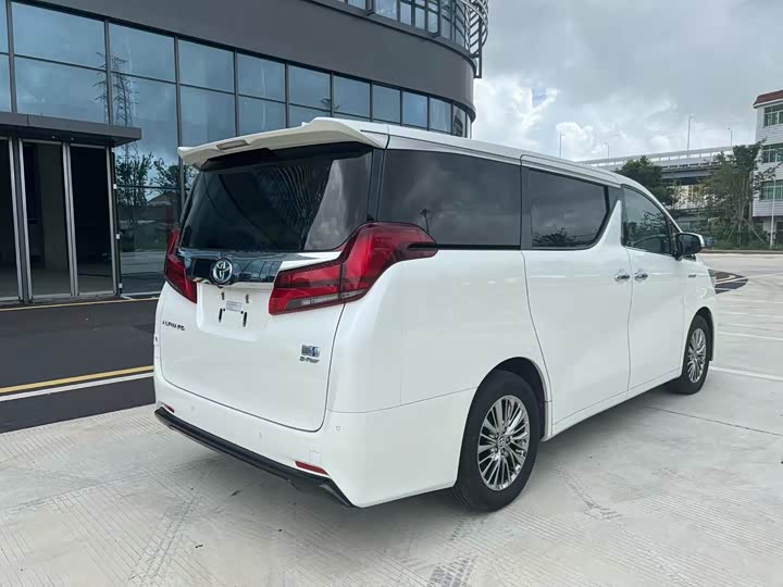 Фото 4 - Toyota Alphard