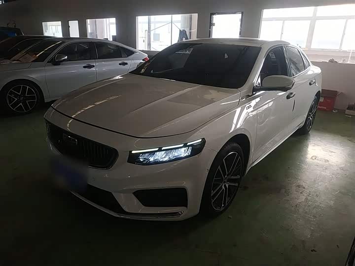 Фото 2 - Geely Preface