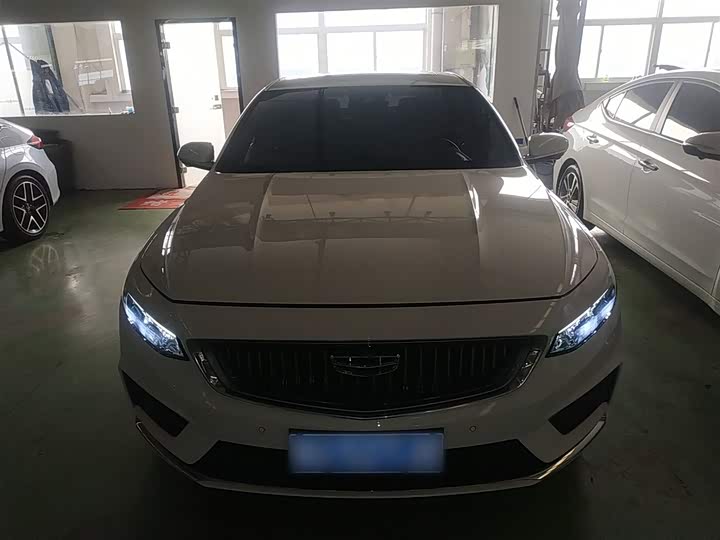 Фото 3 - Geely Preface