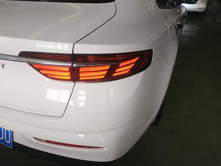 Фото 8 - Geely Preface