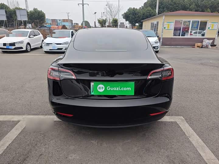 Фото 6 - Tesla Model 3