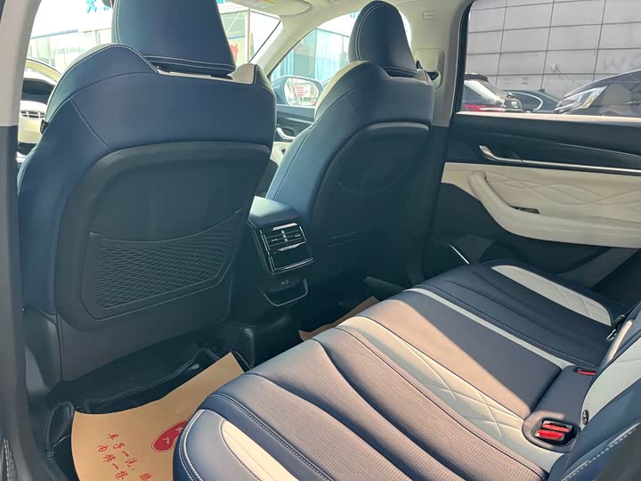 Фото 5 - Geely Monjaro