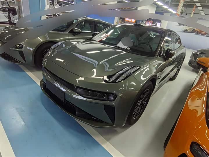 Фото 1 - Zeekr 001