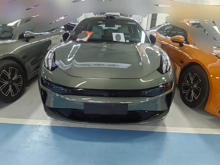 Фото 2 - Zeekr 001