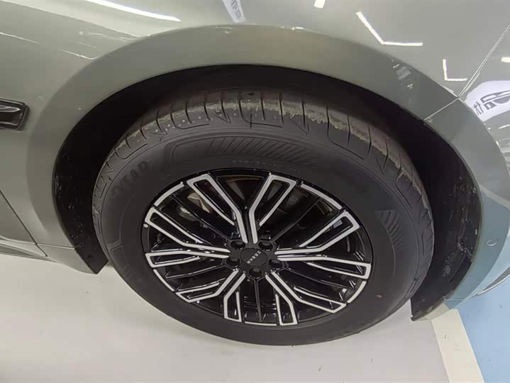 Фото 6 - Zeekr 001