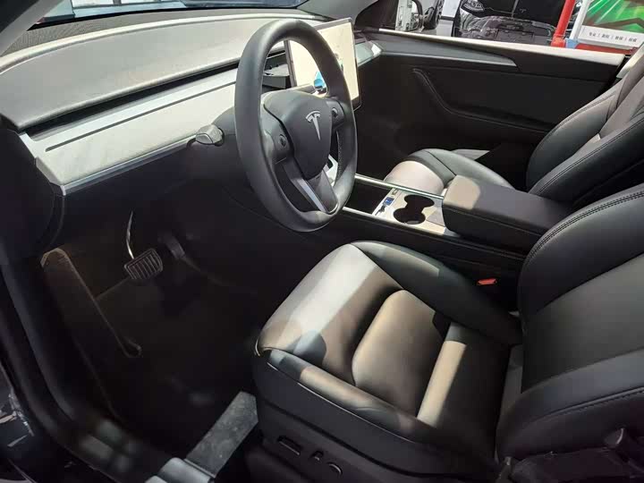 Фото 3 - Tesla Model Y