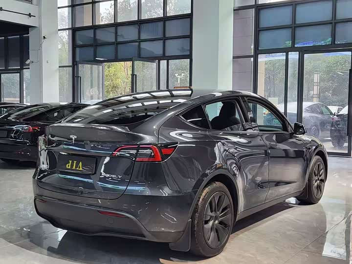 Фото 9 - Tesla Model Y