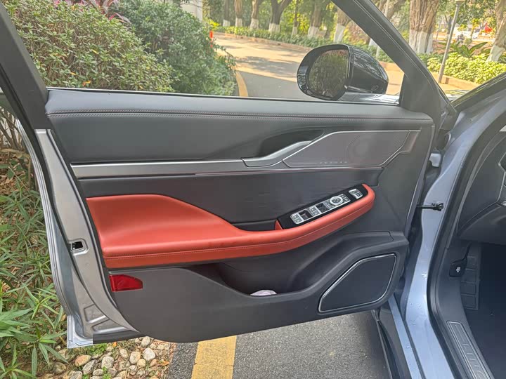 Фото 8 - Lincoln Z (Zephyr)