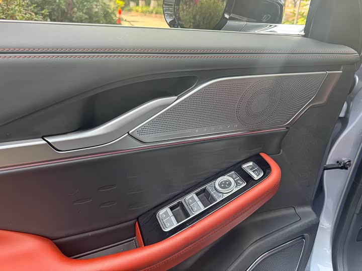 Фото 9 - Lincoln Z (Zephyr)