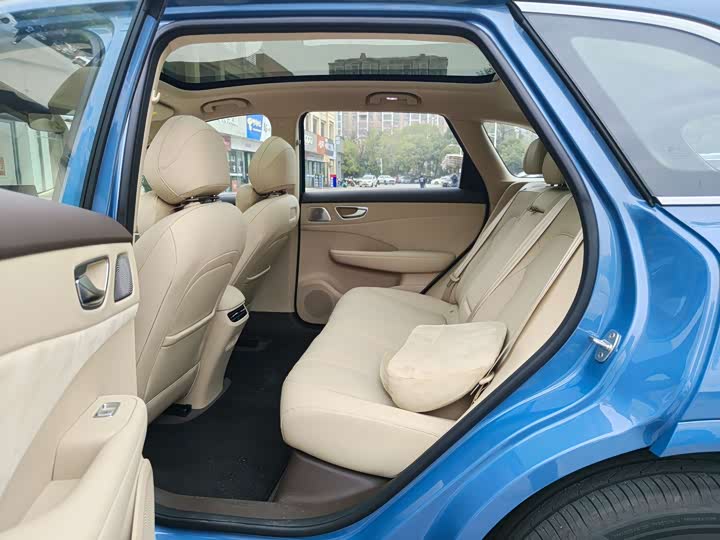 Фото 5 - Shangjie (Huawei × SAIC) H5