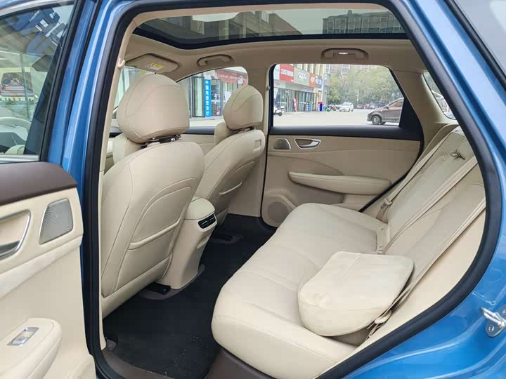 Фото 6 - Shangjie (Huawei × SAIC) H5