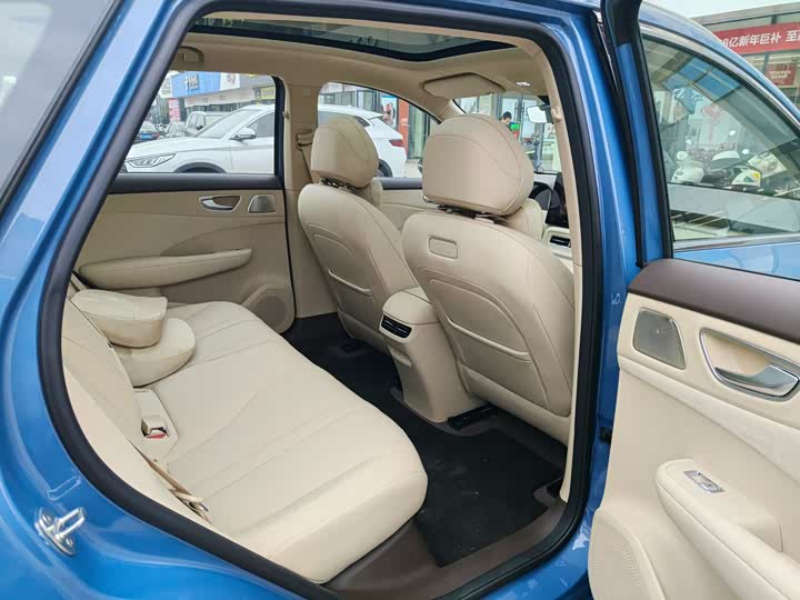 Фото 7 - Shangjie (Huawei × SAIC) H5