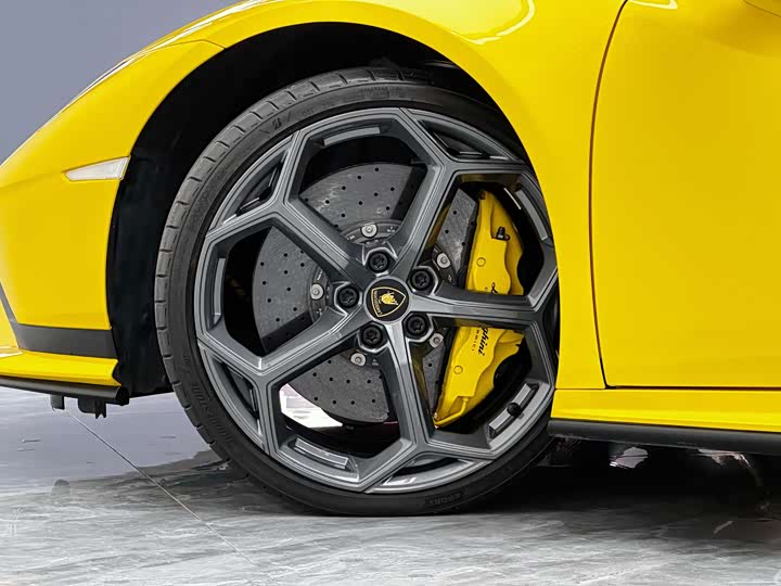 Фото 8 - Lamborghini Huracán