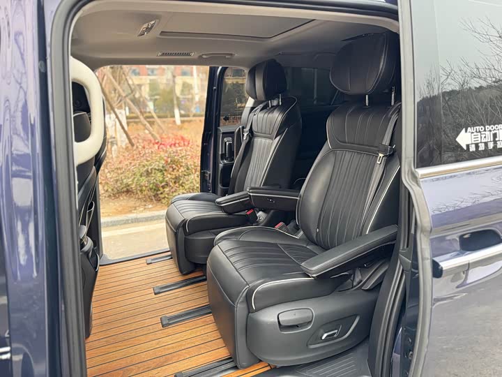 Фото 5 - Roewe iMax 8