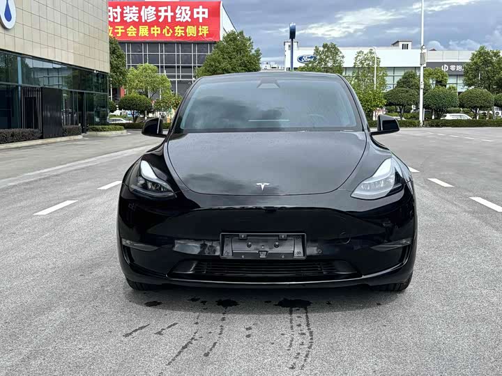 Фото 1 - Tesla Model Y
