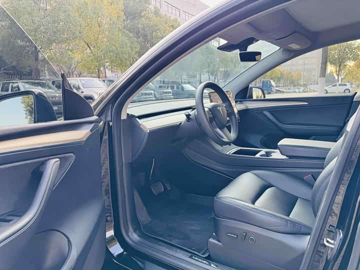 Фото 6 - Tesla Model Y