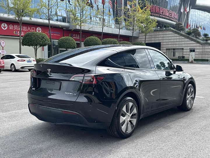 Фото 9 - Tesla Model Y