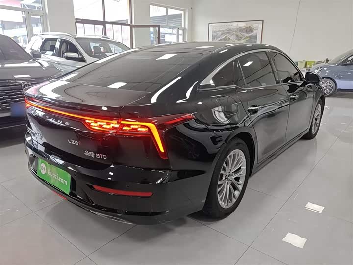 Фото 7 - Bestune B70