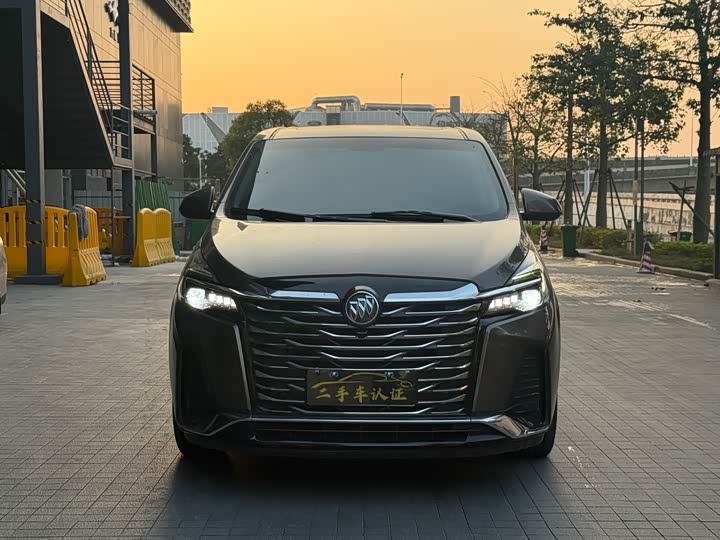 Фото 2 - Buick GL8 ES