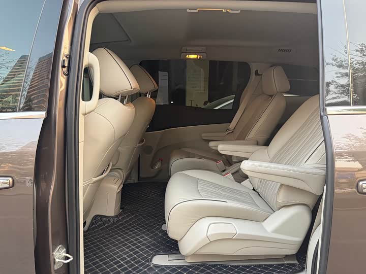 Фото 9 - Buick GL8 ES