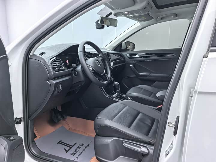 Фото 8 - Volkswagen T-Roc